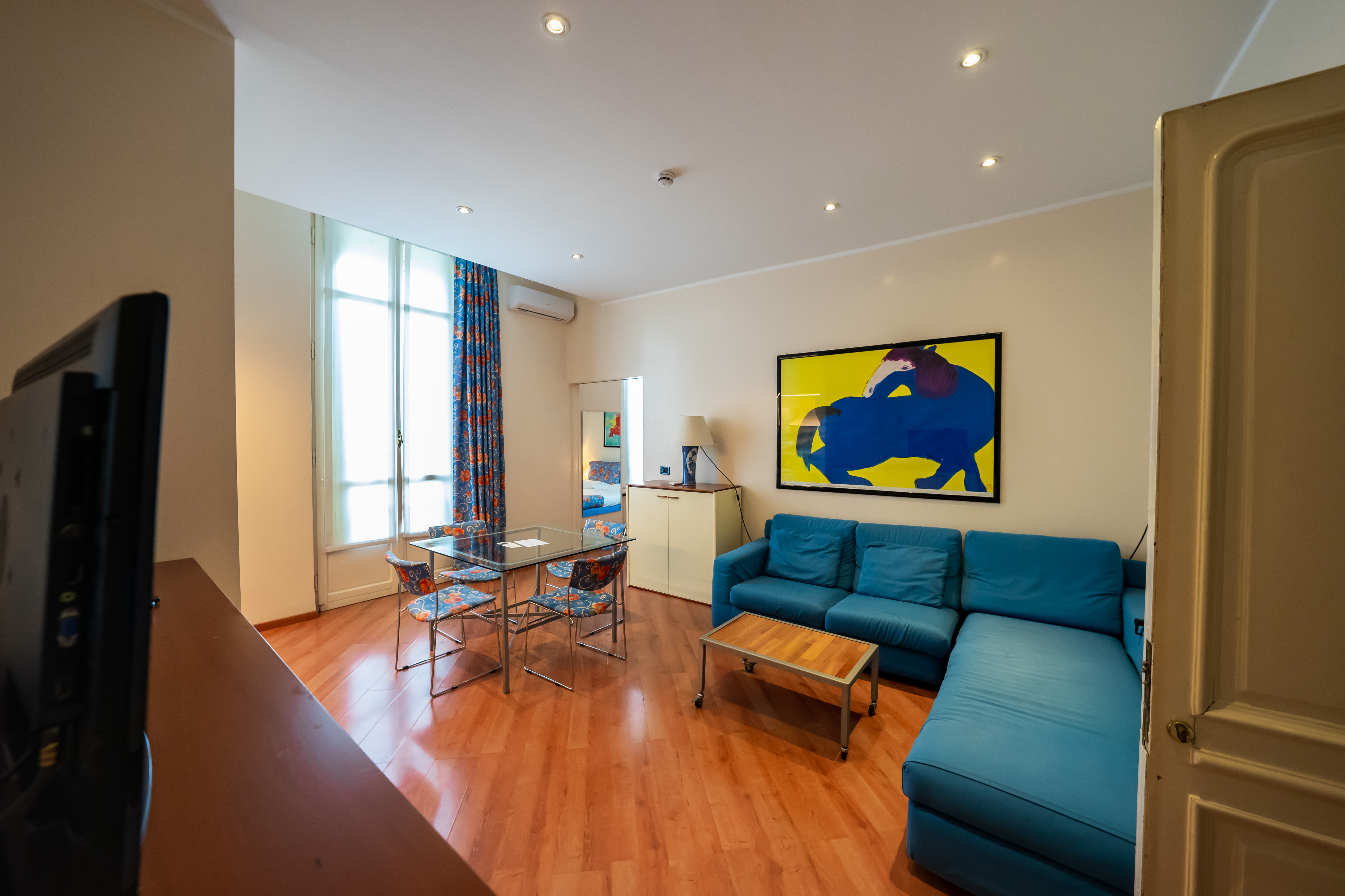 Suite 24