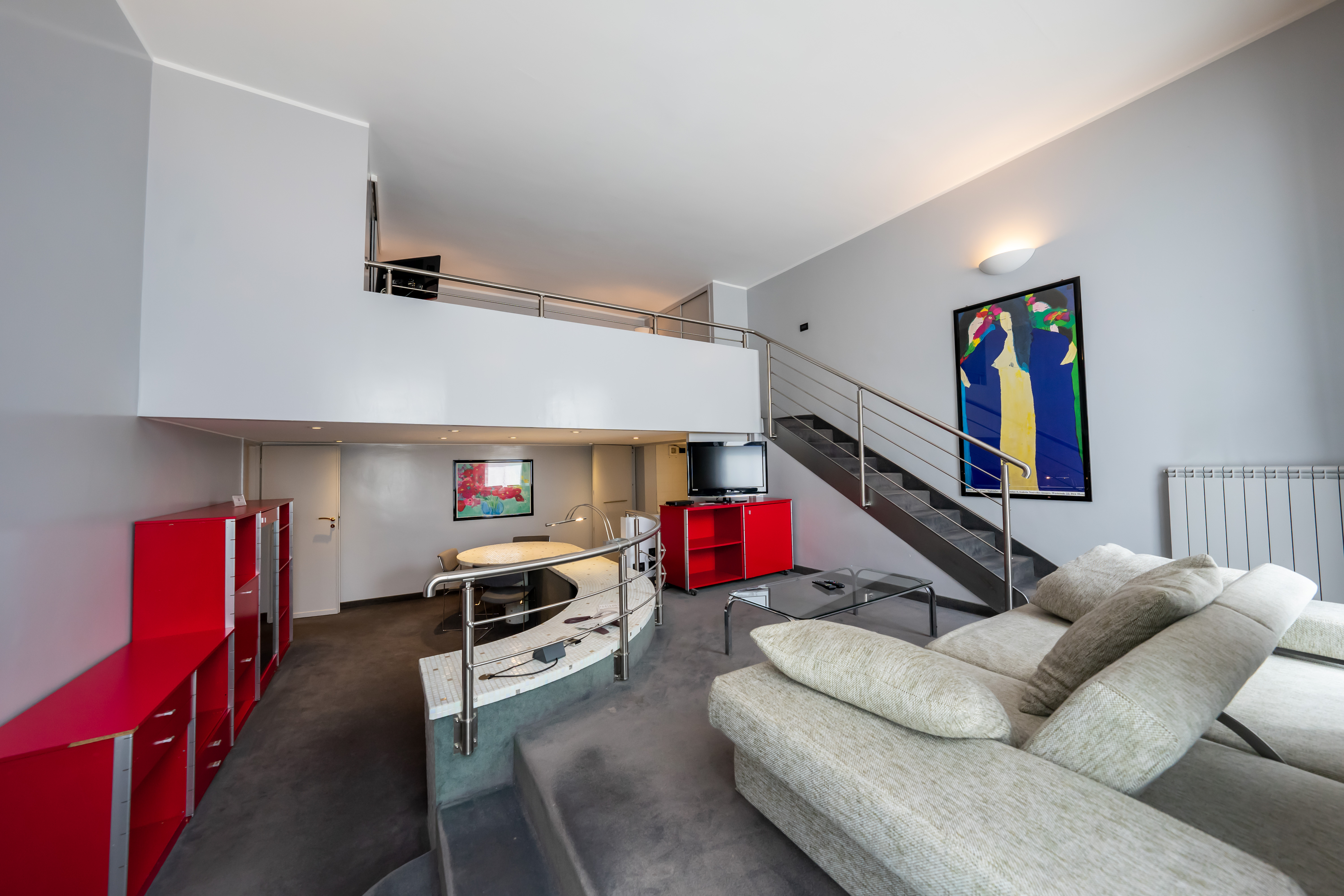 Suite 8